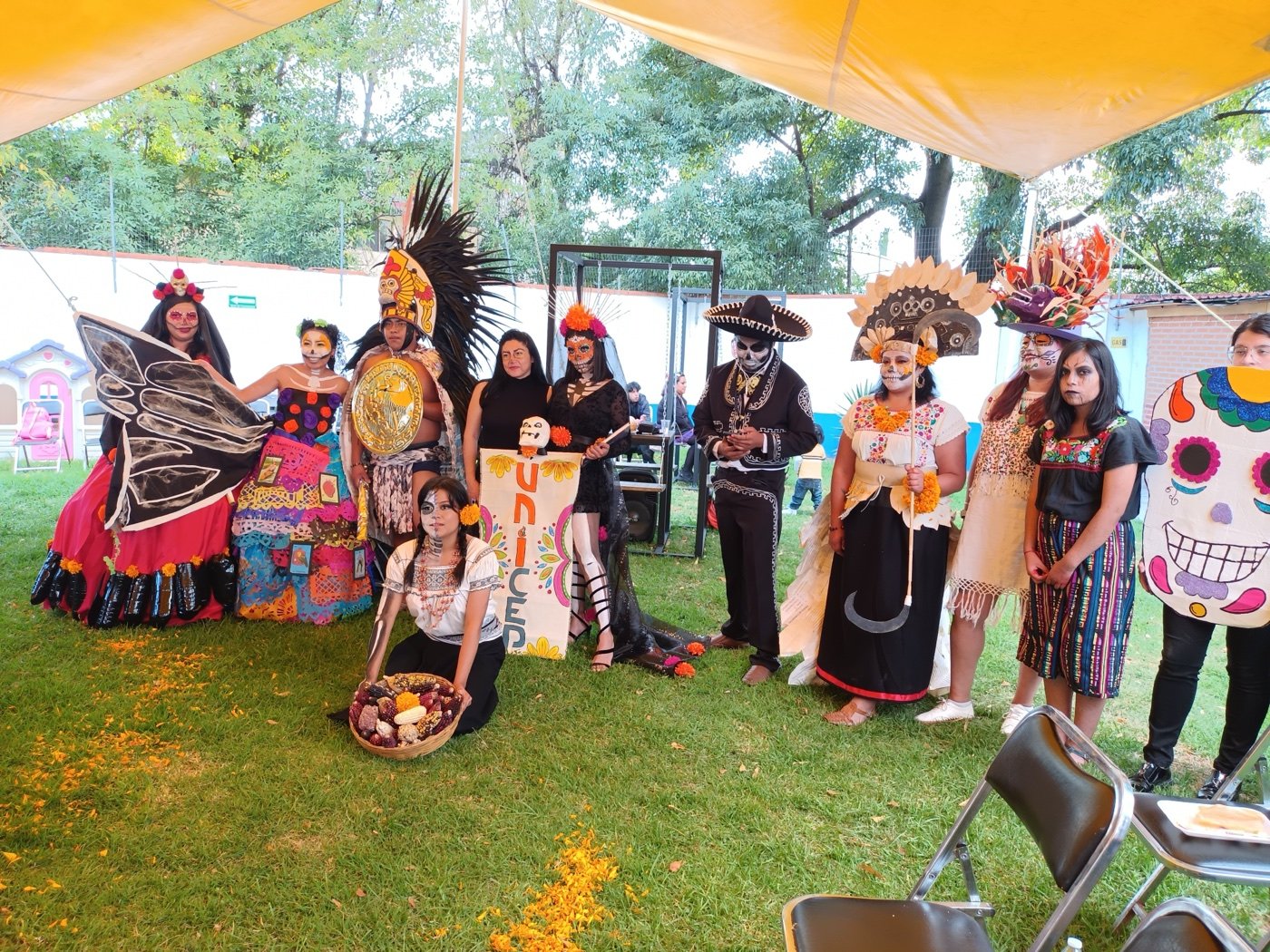 Día de Muertos · altares y catrinas